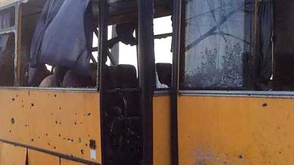 Пропускний режим й мобільні крематорії у Маріуполі та розстріли евакуаційних автобусів (“Сідай, розкажу”, відеопідсумки 15 квітня)