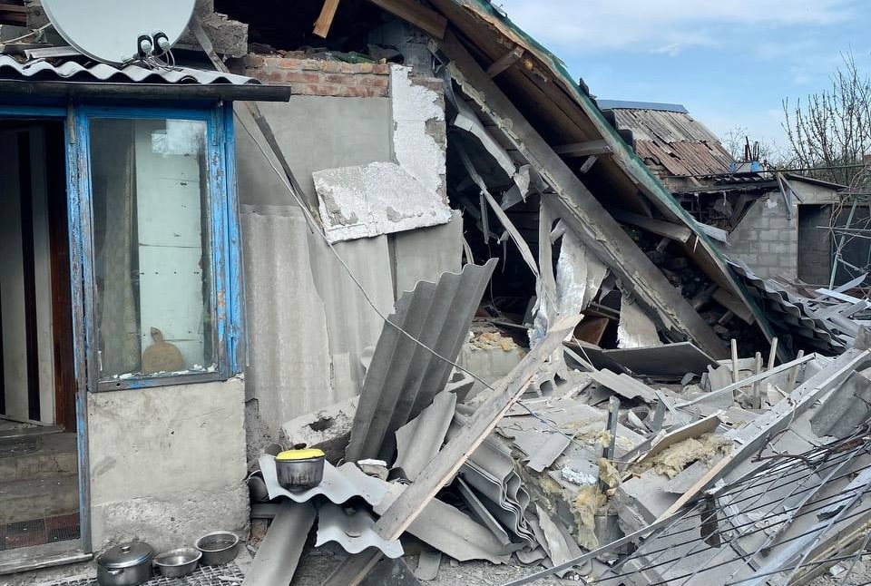 Лиман обстріляли, Луганщина без світла та голоси з бомбосховищ Маріуполя (Сідай, розкажу про 25.04)