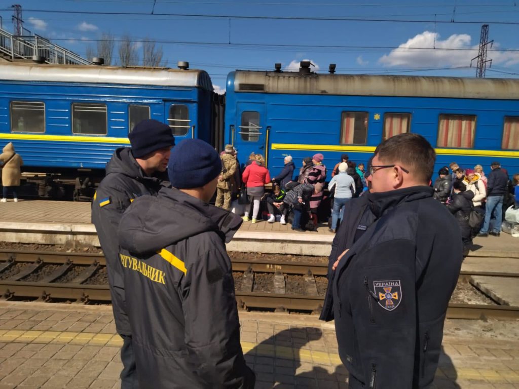 С Лозовой 7 апреля отправятся 3 эвакуационных поезда и еще 3 транзитных (графика)