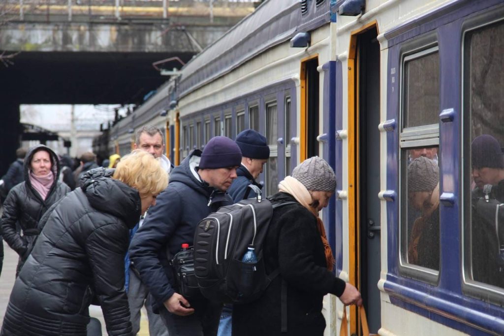Возможностей уехать становится все меньше: на 16 апреля с востока Украины запланирован 1 поезд