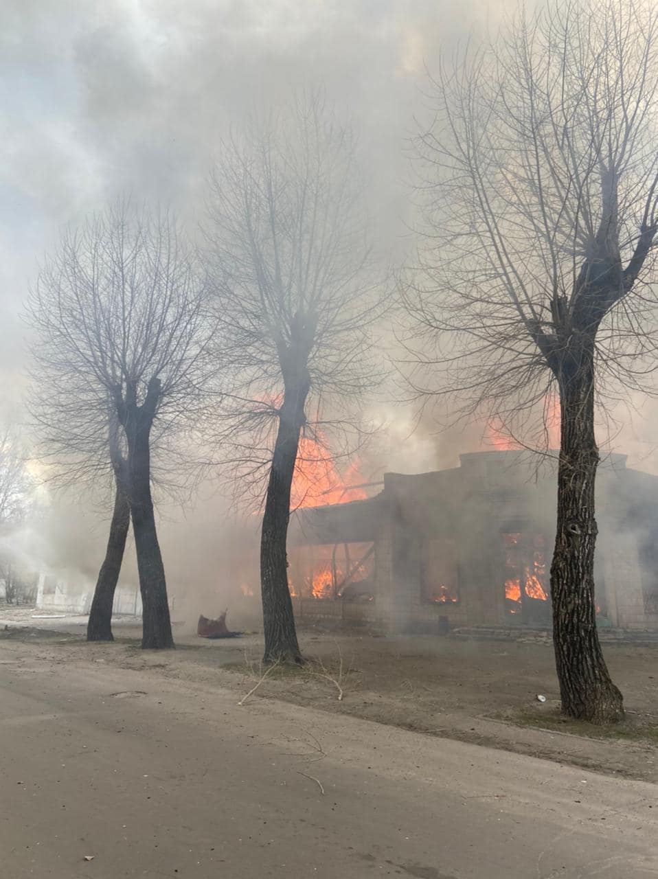 Війна в Україні, день 42-й: окупанти обстріляли 2 черги за гумдопомогою та вгатили по автобусу на трасі Ізюм-Слов’янськ 9
