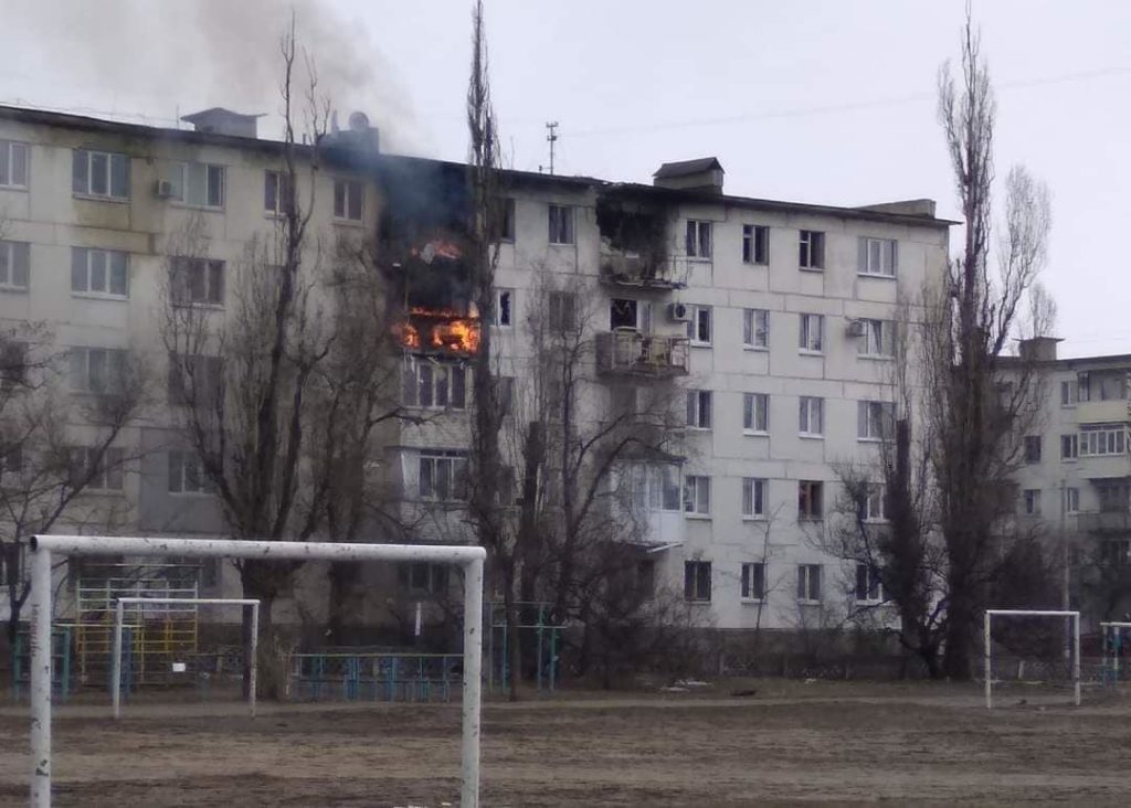 Зранку 10 квітня росіяни обстріляли школу та будинки у Сєвєродонецьку. Евакуювали двох літніх людей