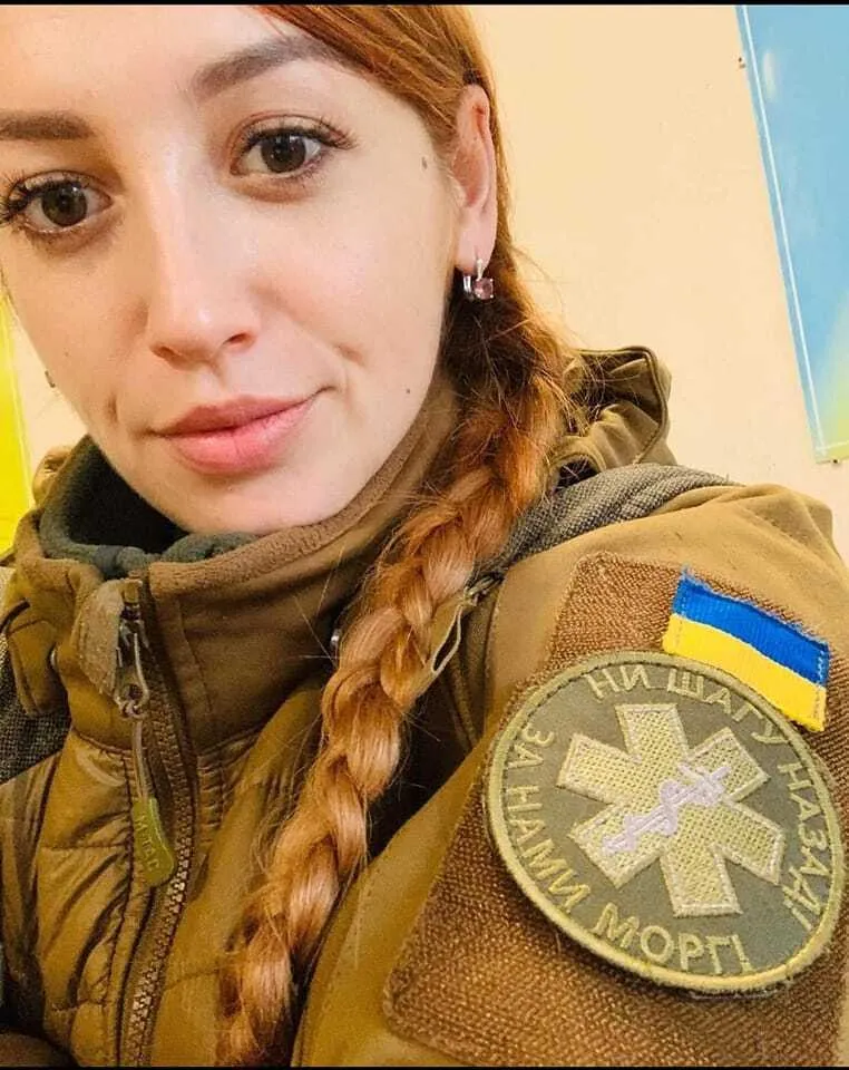 Загинула за Україну. Вшануємо хвилиною мовчання бойового медика “Азову” Маріуполя Олену Кушнір