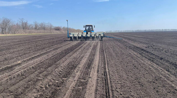 На Луганщині окупаційна влада змушує аграріїв розпочати посівну, аби потім забрати врожай, — омбудсмен