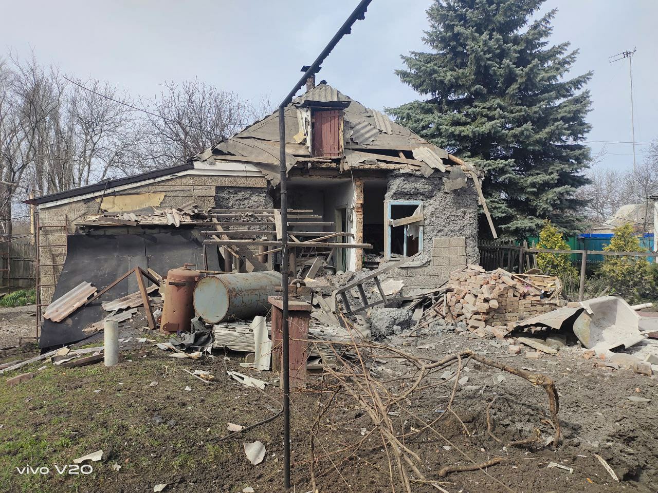 Последствия обстрела Донецкой области 10 апреля