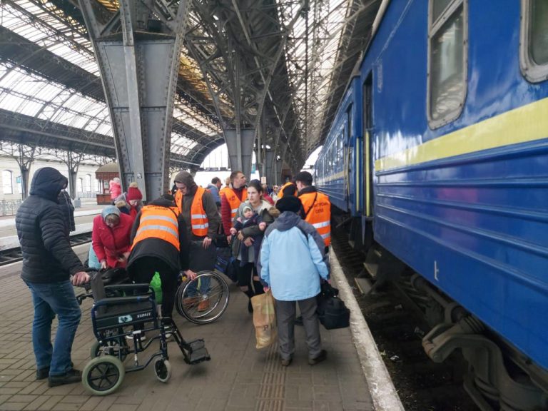 Евакуація з Донеччини та Луганщини: як виїхати поїздом 4 квітня (розклад, маршрути, ОНОВЛЕНО)