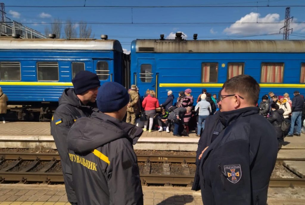 127 вагонів під евакуацію за один день. Як 10 квітня виїхати з Донбасу потягом (перелік рейсів)