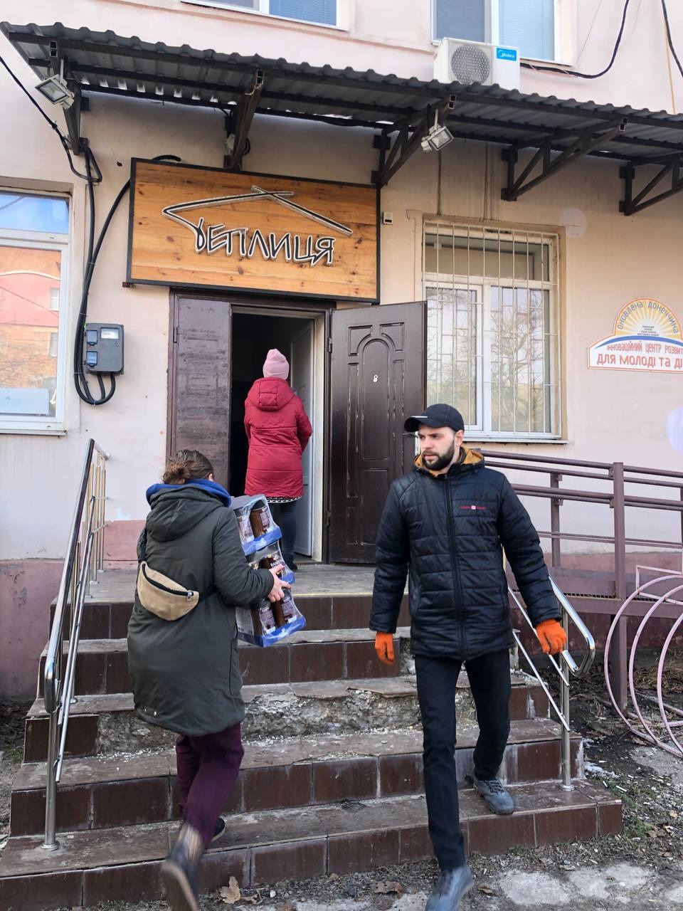 Как волонтеры из Славянска помогают людям в тяжелой ситуации