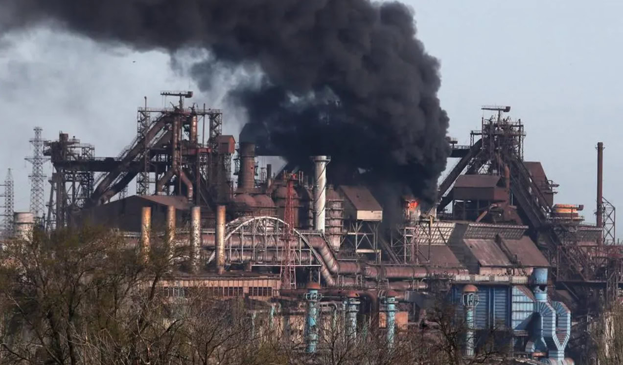 Представникам ООН передали 20 цивільних, яких дістали з-під завалів Азовсталі