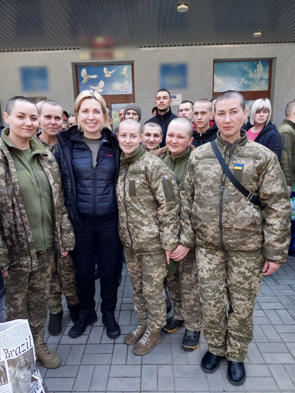 звільнені українські військовополонені жінки