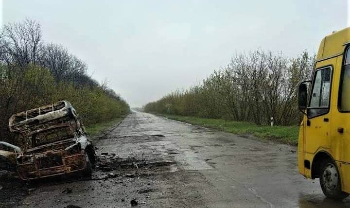 На Луганщине российские военные обстреляли 2 эвакуационных автобуса, связи с водителями нет, — мэр Попасной