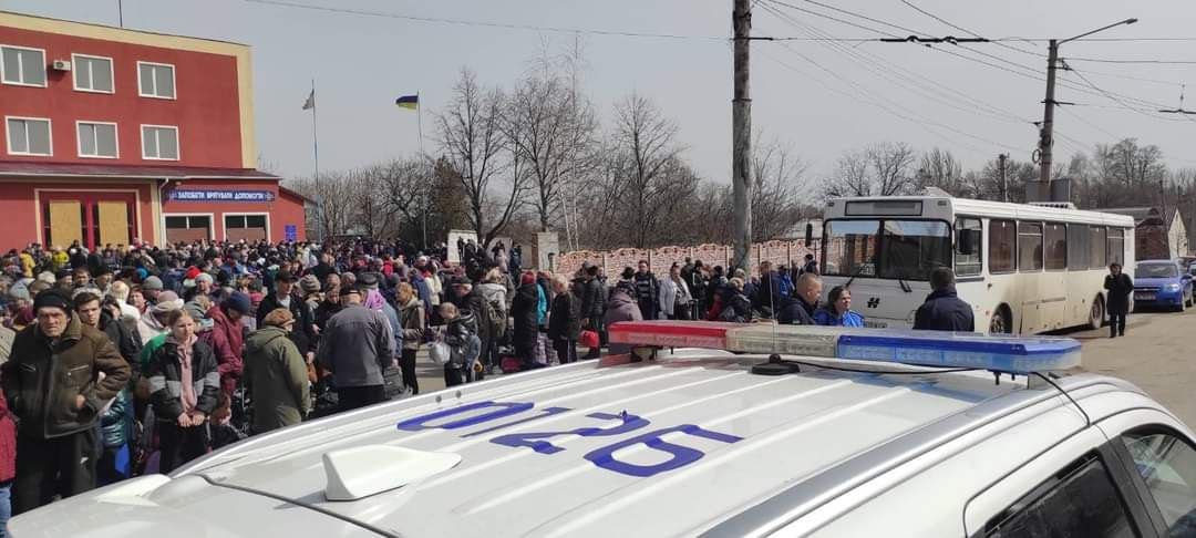 На Луганщині окупанти обстріляли евакуаційний автобус з людьми