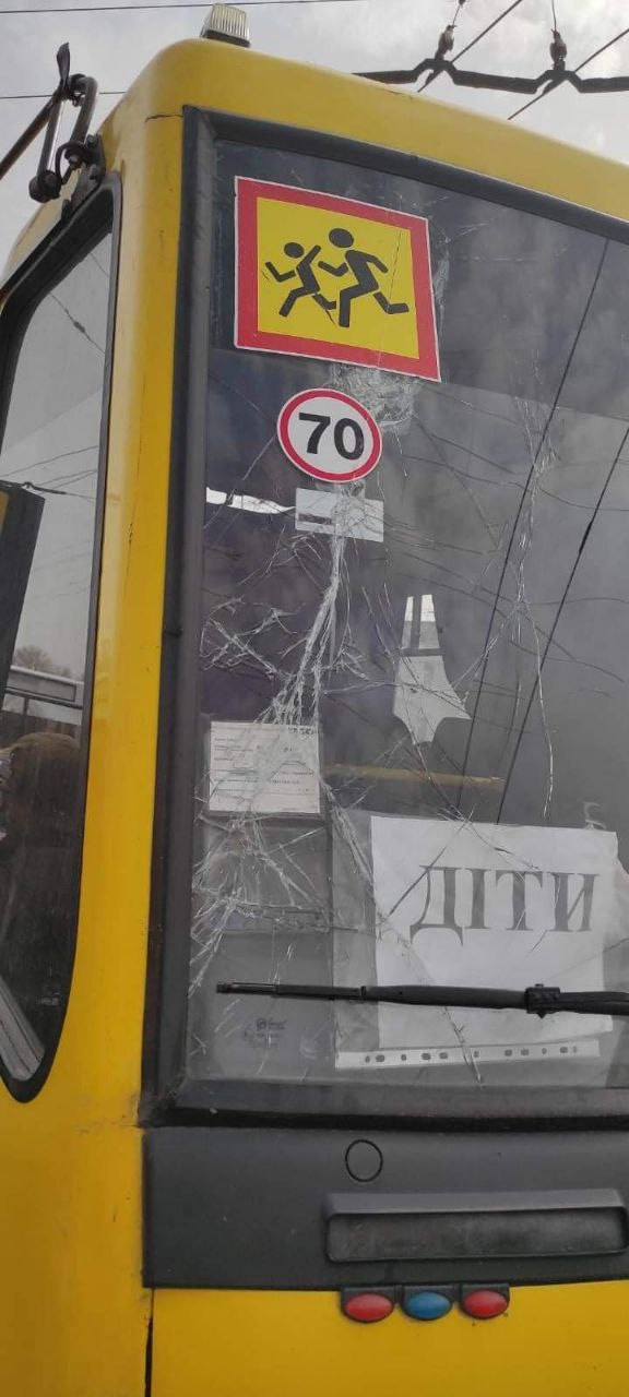 На Луганщині окупанти обстріляли евакуаційний автобус з людьми
