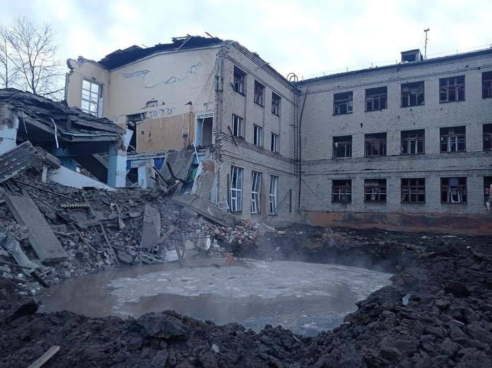Российские военные разрушили здание школы № 15 в Краматорске 1