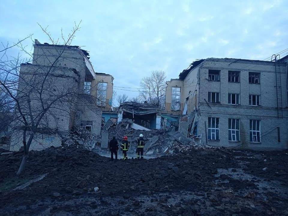 Російські військові зруйнували будівлю школи № 15 у Краматорську