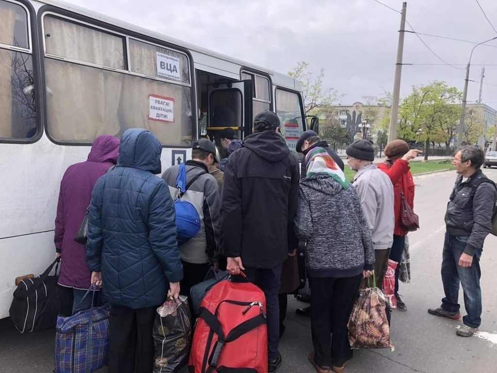 Договориться о гуманитарных коридорах не удалось, но в Луганской области назвали маршруты эвакуации