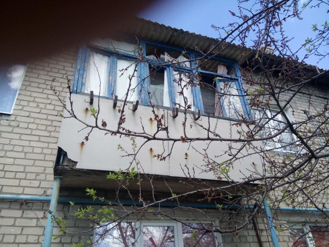 Российская армия за день повредила почти 30 домов в поселке Донецкой области (ФОТО) 6