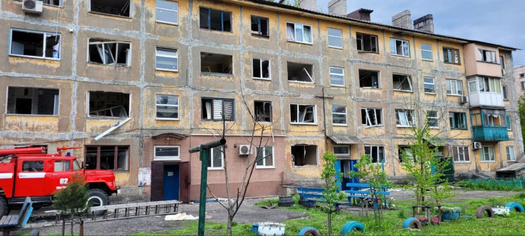 Россияне разрушили еще 2 школы в Донецкой и Луганской областях (ФОТО) 1