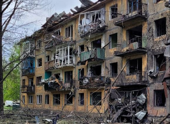 Россияне разрушили еще 2 школы в Донецкой и Луганской областях (ФОТО) 4
