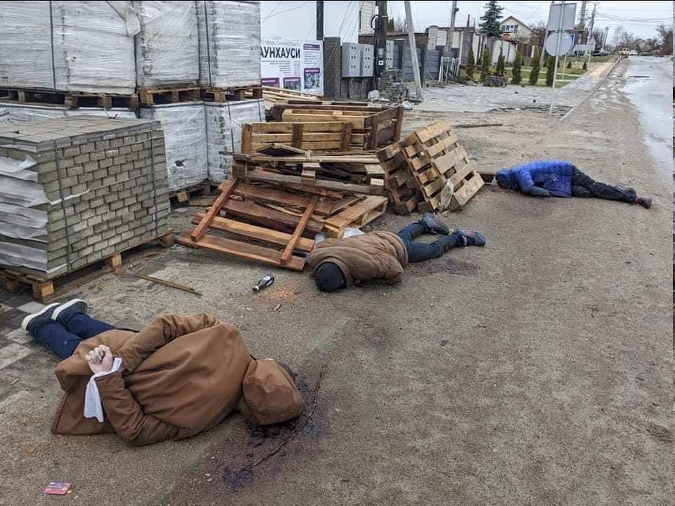 убитые мужчины в Буче