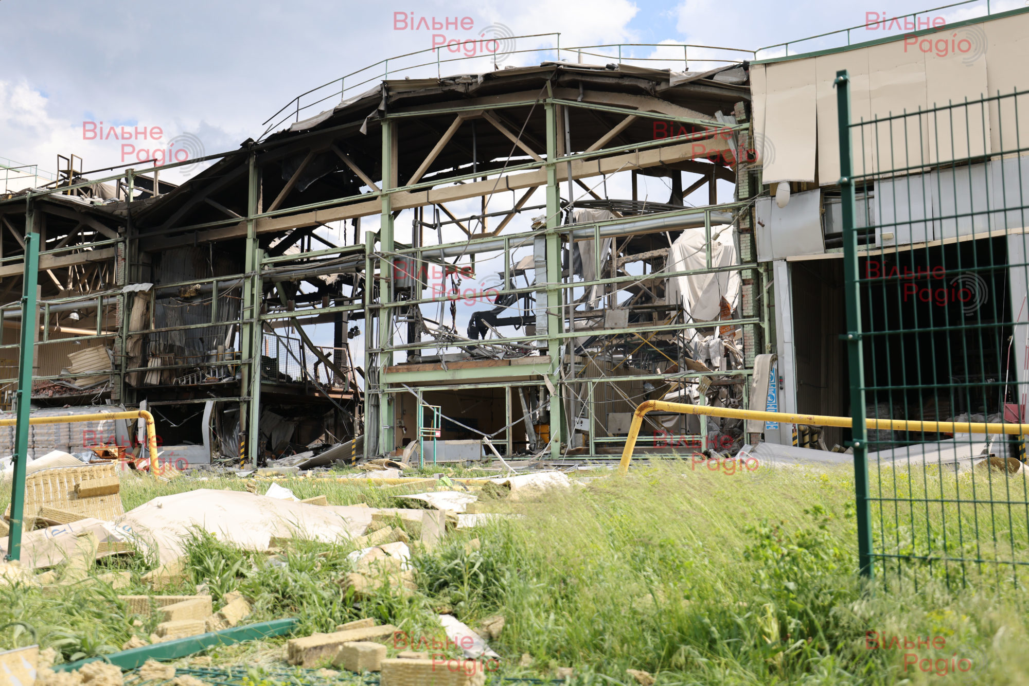 Металобрухт і уламки: як виглядає завод “Сініат” у Бахмуті після вторгнення Росії (ФОТО) 3