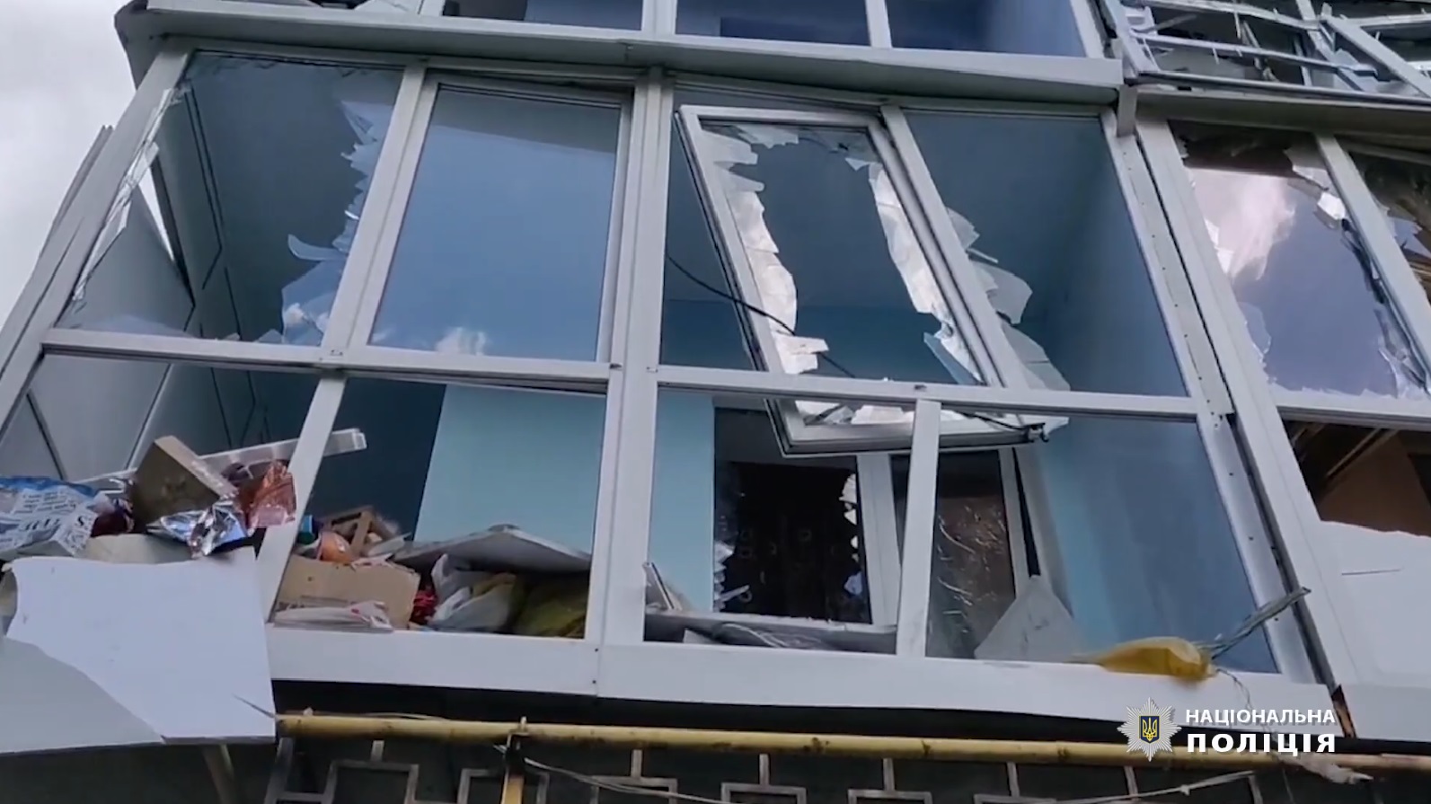 Обстріл Бахмута: російська армія зруйнувала будівлю вишу та пошкодила житлові будинки (ФОТО, ВІДЕО) 6