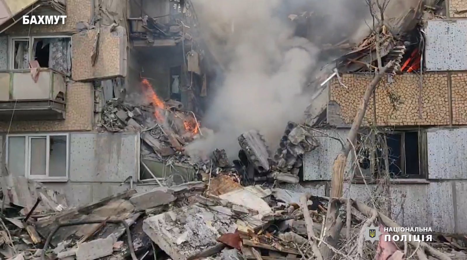 Еще один удар в Бахмуте: оккупанты разрушили многоэтажку, погибла женщина. Среди раненых ребенок 5