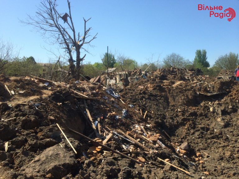 “Ніхто не очікував. За що?” Наслідки нічного обстрілу Бахмута (ФОТО, ВІДЕО)