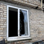 Обстріли в Бахмуті: вранці 22 травня російська армія вдарила по ангару з тракторами та приватному будинку (ФОТО)
