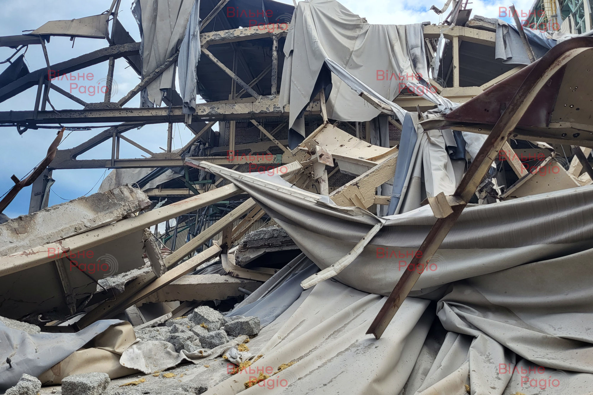 Металобрухт і уламки: як виглядає завод “Сініат” у Бахмуті після вторгнення Росії (ФОТО) 11
