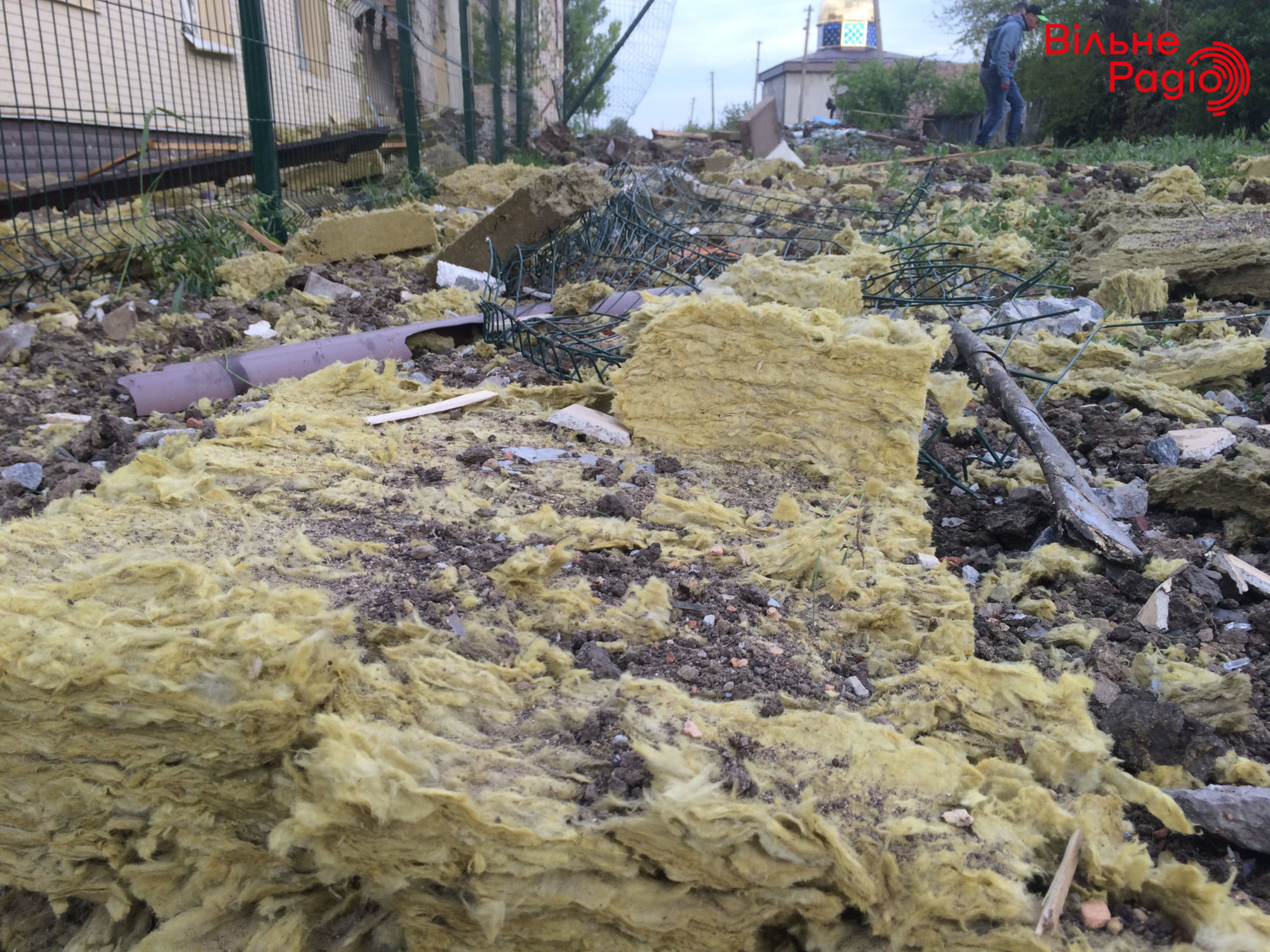Снова по гражданским. 11 мая в Бахмуте разрушили часть общежития ГИИЯ и окрестности (ФОТО, ВИДЕО) 12