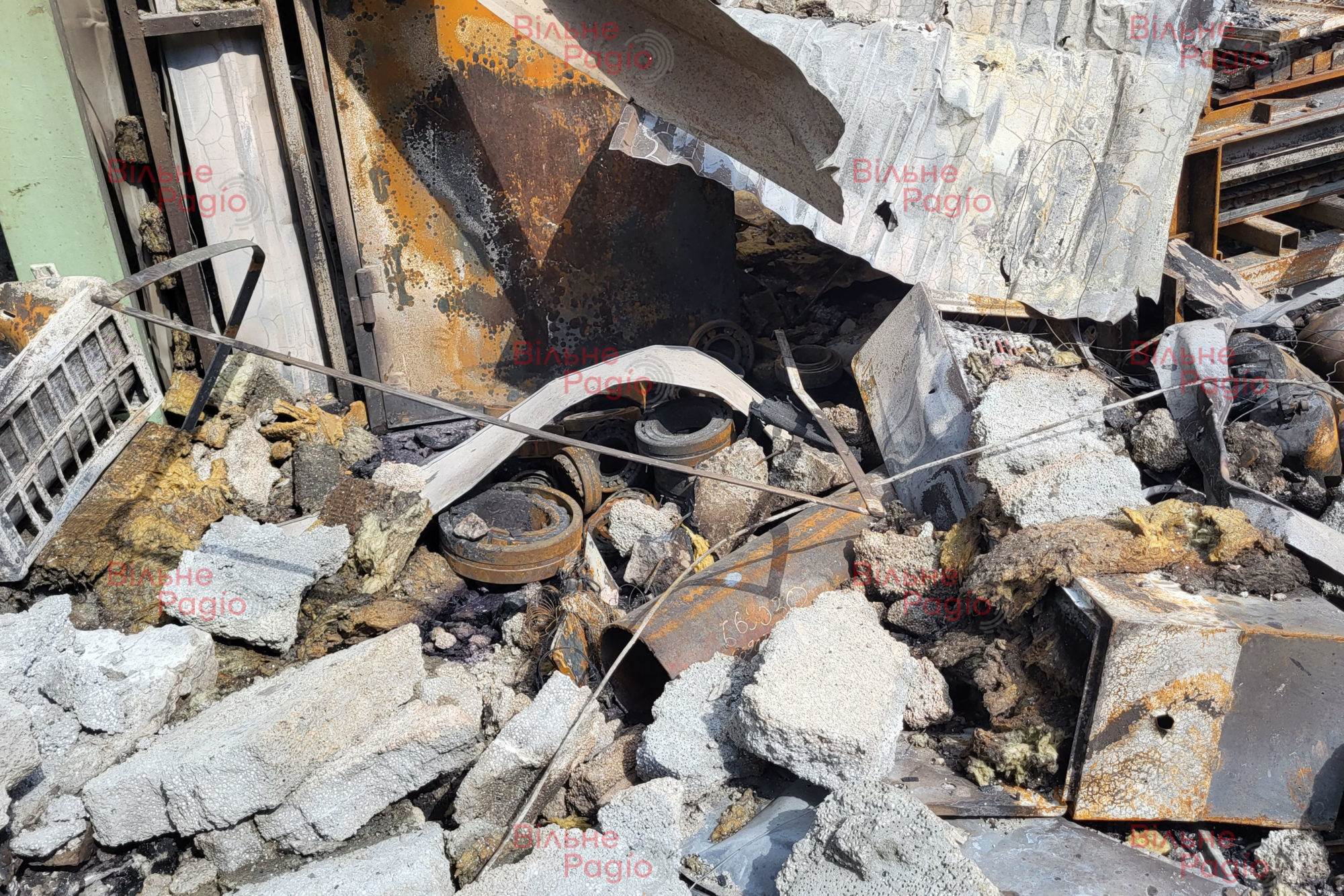 Металобрухт і уламки: як виглядає завод “Сініат” у Бахмуті після вторгнення Росії (ФОТО) 13