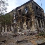 "Спасают из горящего города": 19 мая из Лимана эвакуировали 60 местных жителей, одного из них - в больницу (фото, видео)