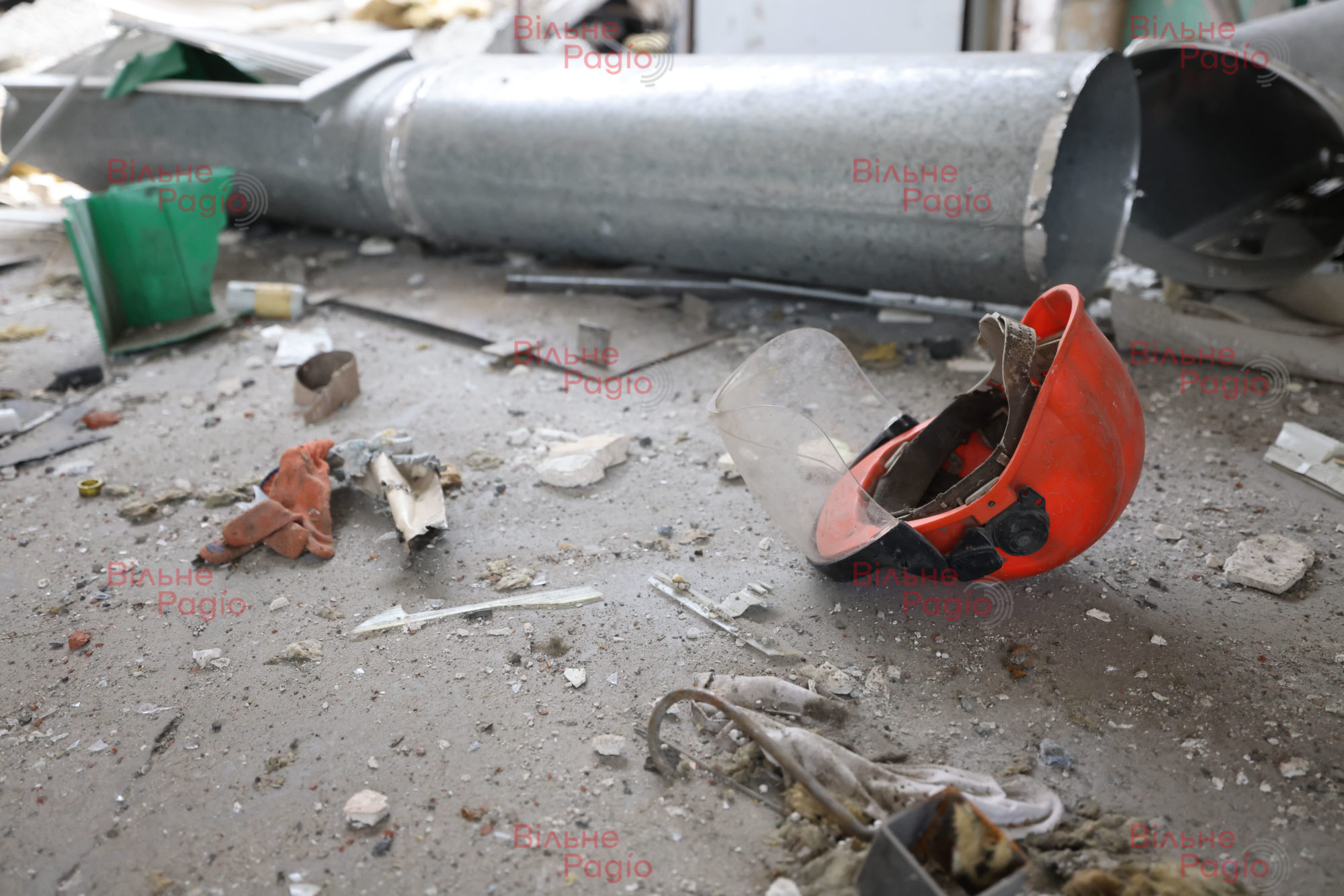 Металобрухт і уламки: як виглядає завод “Сініат” у Бахмуті після вторгнення Росії (ФОТО) 23