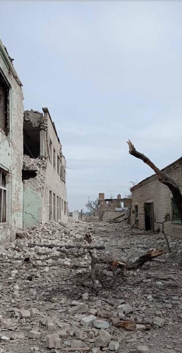 “Воюют с мирными”: оккупанты убили 10 жителей Северодонецка и попали снарядом в больницу, — глава области 5