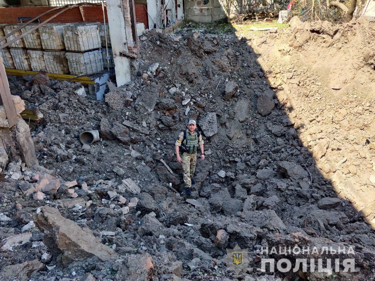 3 раненых детей: за последние сутки российская армия 28 раз обстреляла города Донетчины 4
