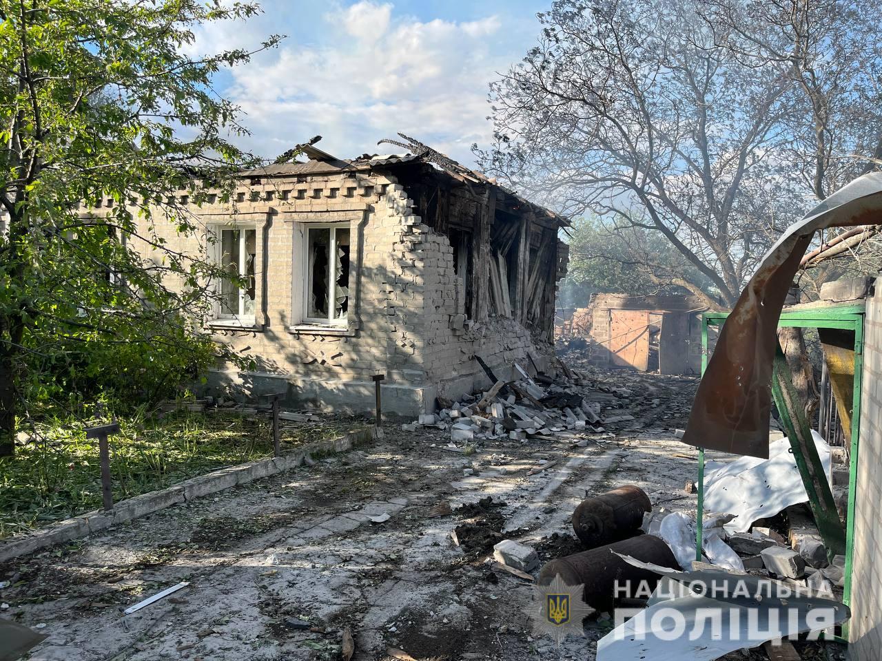 3 поранених дітей: за останню добу російська армія 28 разів обстріляла міста Донеччини 12