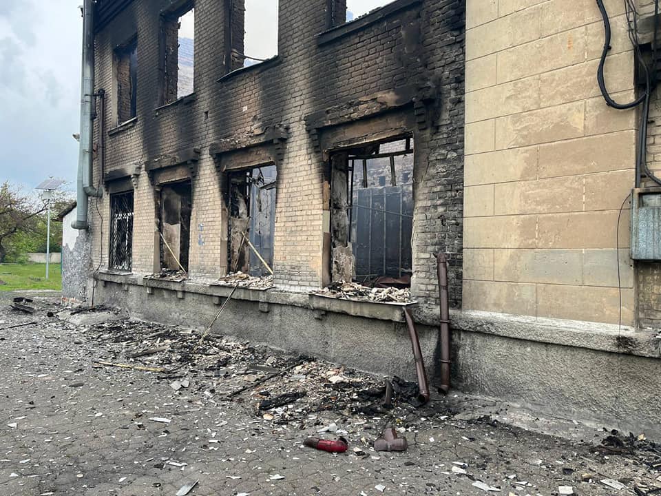 Разрушили еще 1 школу: С начала суток армия РФ обстреляла уже 8 населенных пунктов Донбасса 6
