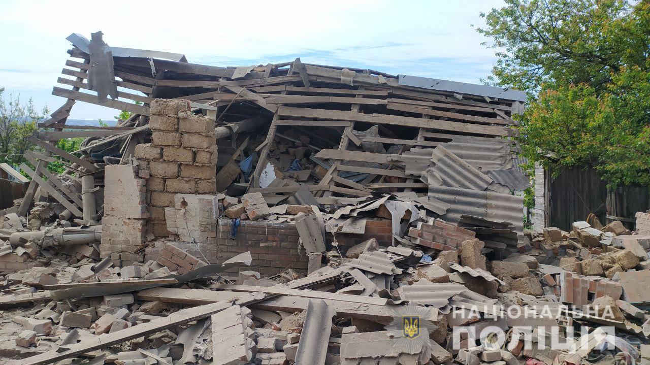 Летіли ракети та “Гради”: 25 травня на Донеччині обстрілами пошкодили ще 27 будівель (фото) 3