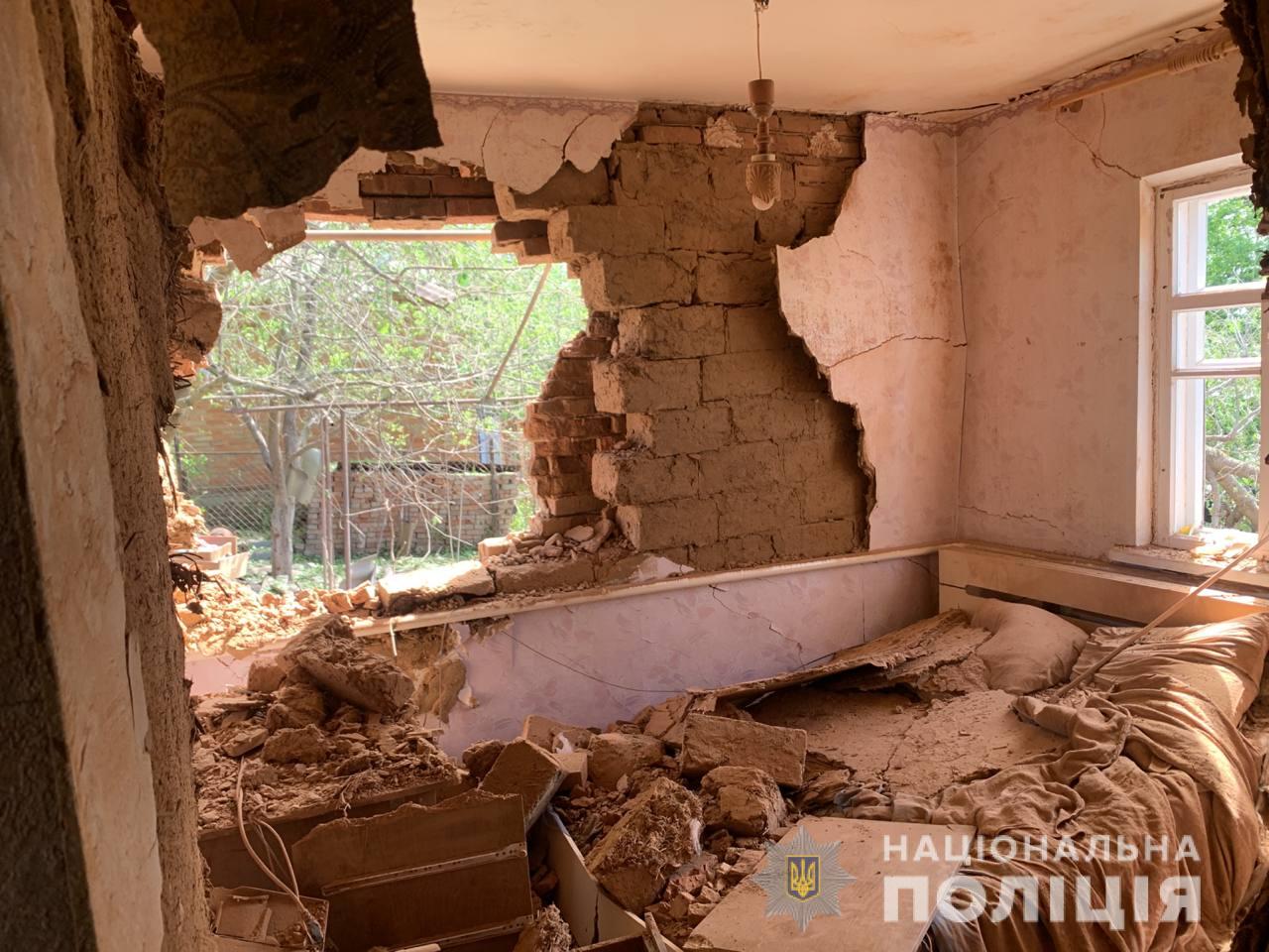 Летели ракеты и “Грады”: 25 мая в Донецкой области обстрелами повредили еще 27 зданий (фото) 4