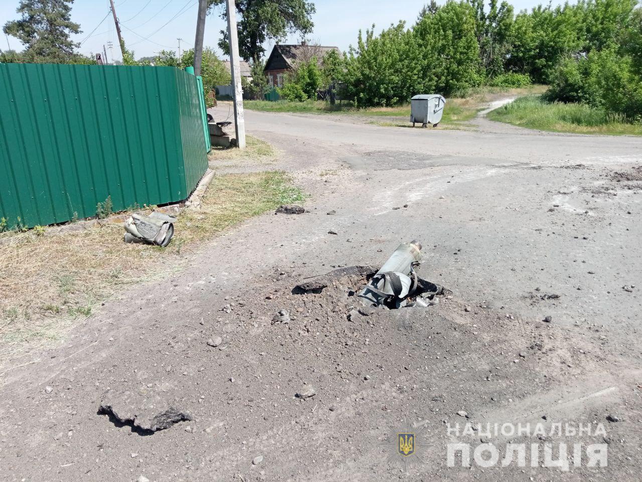 Били из “Ураганов” и танков: 26 мая в Донецкой области оккупанты разрушили 94 мирных объекта. Есть погибшие 8