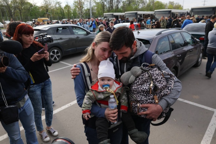 Более 150 эвакуированных из “Азовстали” мариупольцев уже в Запорожье. Сколько человек еще в блокаде (ФОТО, ВИДЕО)