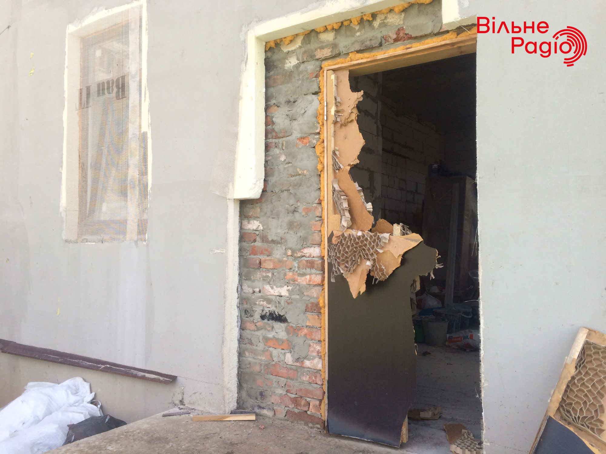 Очередной удар по Бахмуту: россияне обстреляли мечеть, часть города осталась без света, ТВ и радио (ФОТО, ВИДЕО) 4