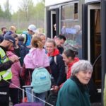Понад 150 евакуйованих з “Азовсталі” маріупольців вже у Запоріжжі. Скільки людей ще у блокаді (ФОТО, ВІДЕО)