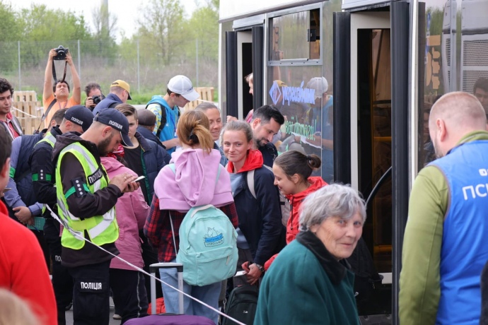 Более 150 эвакуированных из “Азовстали” мариупольцев уже в Запорожье. Сколько человек еще в блокаде (ФОТО, ВИДЕО) 1