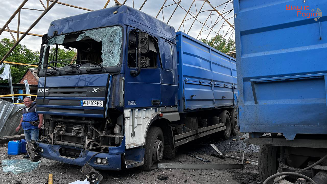 Вранці 22 травня російська армія вдарила ангару з тракторами та приватному будинку