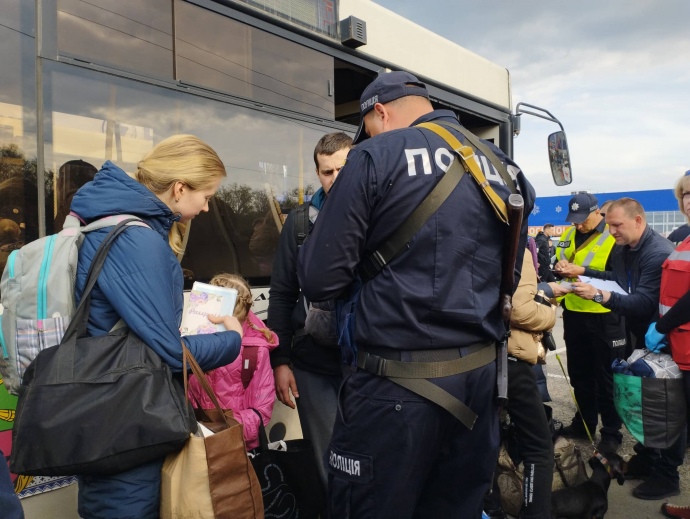 Более 150 эвакуированных из “Азовстали” мариупольцев уже в Запорожье. Сколько человек еще в блокаде (ФОТО, ВИДЕО) 2