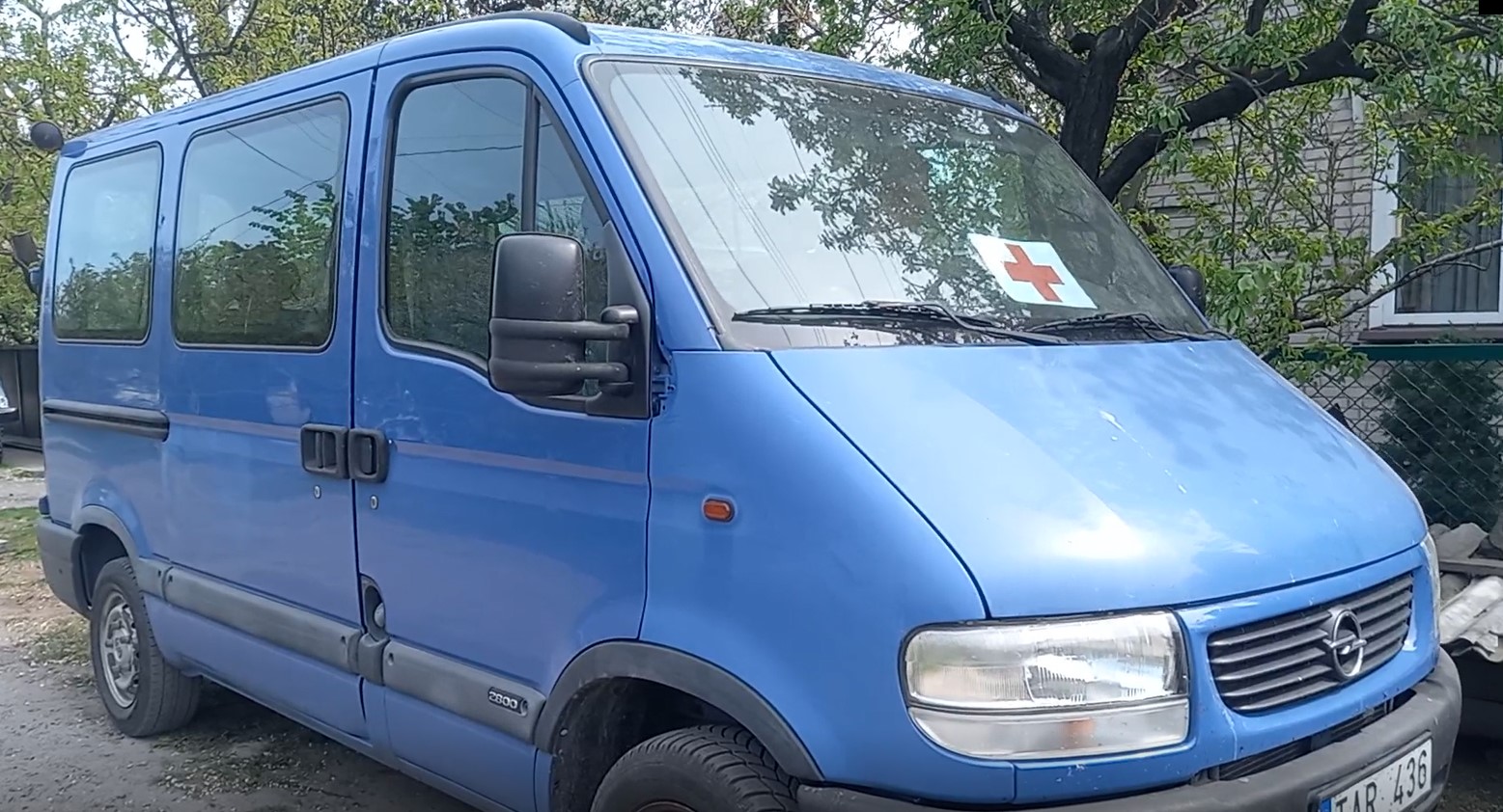 На таком автомобиле ковельские волонтеры вывозят мирных людей Донбасса из-под обстрелов