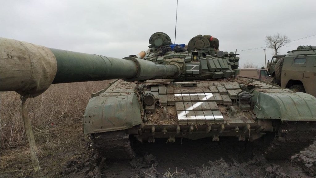 На Донбасі російська армія має у 20 разів більше техніки, ніж ЗСУ, — Зеленський