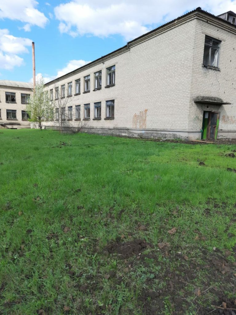 Сегодня должен был состояться последний звонок в школах и вузах Донецкой области. Но война забрала его и образовательные учреждения